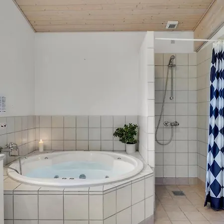 Beautiful In With Sauna Feriehus Faaborg